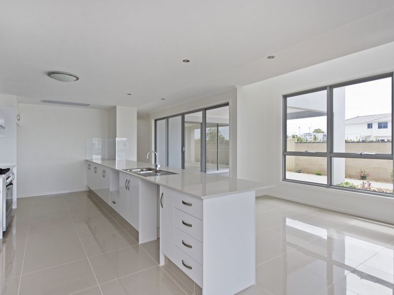 46 Harbour Rise, Hope Island QLD 4212