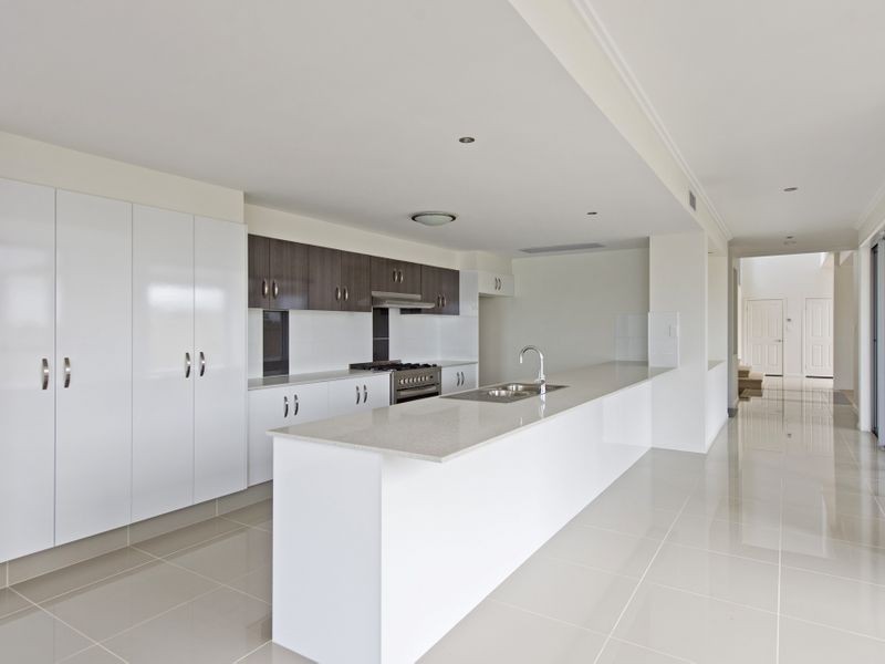 46 Harbour Rise, Hope Island QLD 4212
