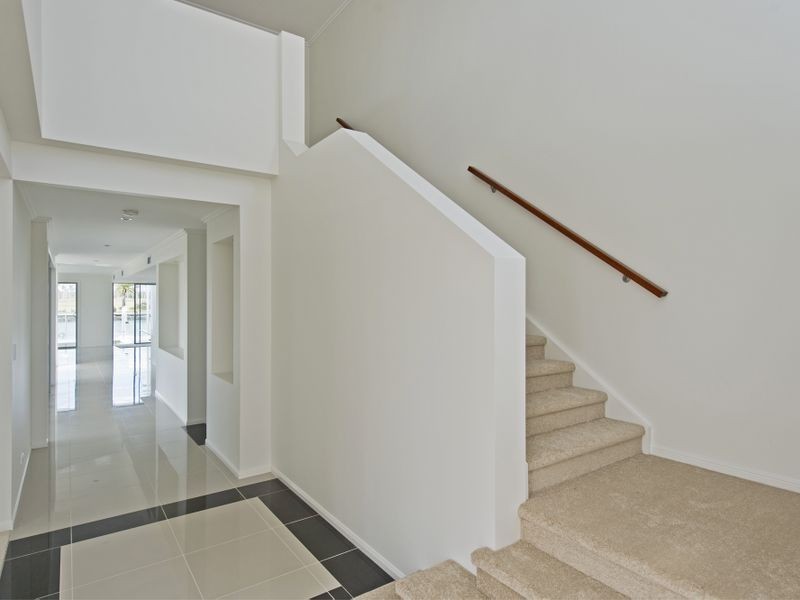 46 Harbour Rise, Hope Island QLD 4212