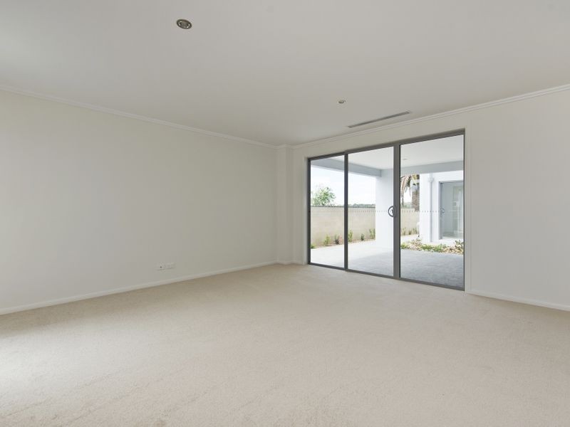 46 Harbour Rise, Hope Island QLD 4212