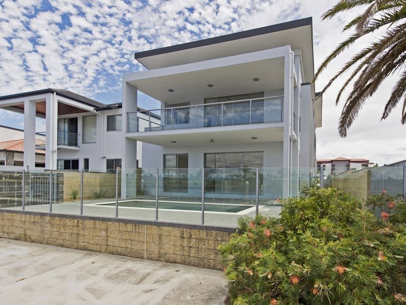 46 Harbour Rise, Hope Island QLD 4212