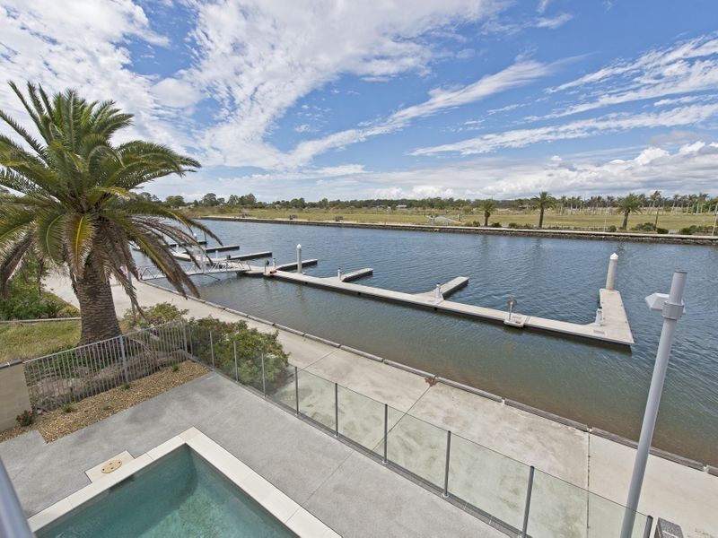 46 Harbour Rise, Hope Island QLD 4212