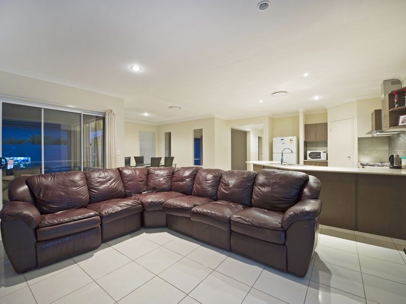 27 Rhodium Crescent, Hope Island QLD 4212