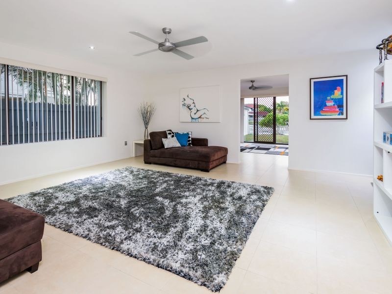 26 Walter Raleigh Crescent, Hollywell QLD 4216