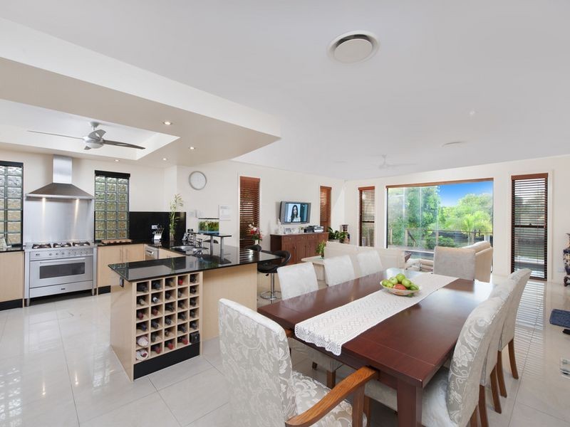 2339 Cressbrook Drive, Hope Island QLD 4212