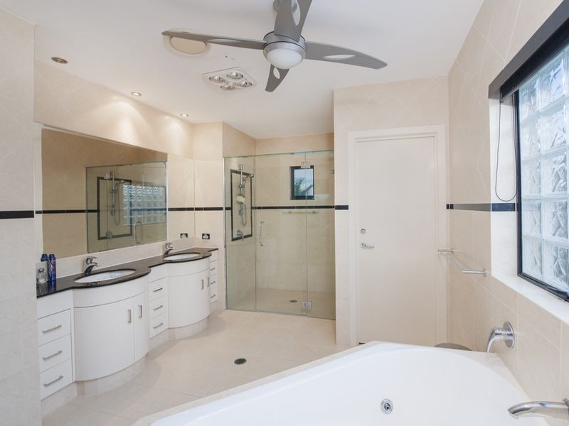 2339 Cressbrook Drive, Hope Island QLD 4212