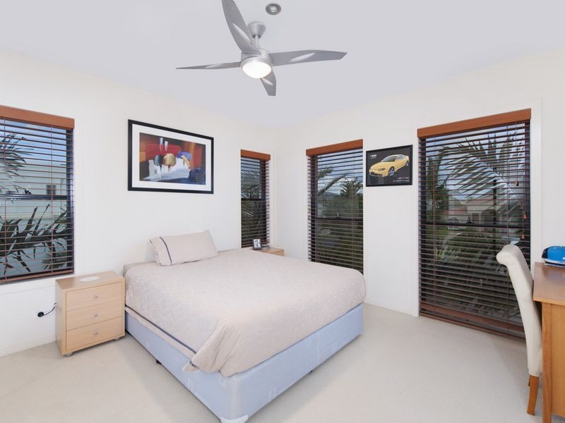2339 Cressbrook Drive, Hope Island QLD 4212
