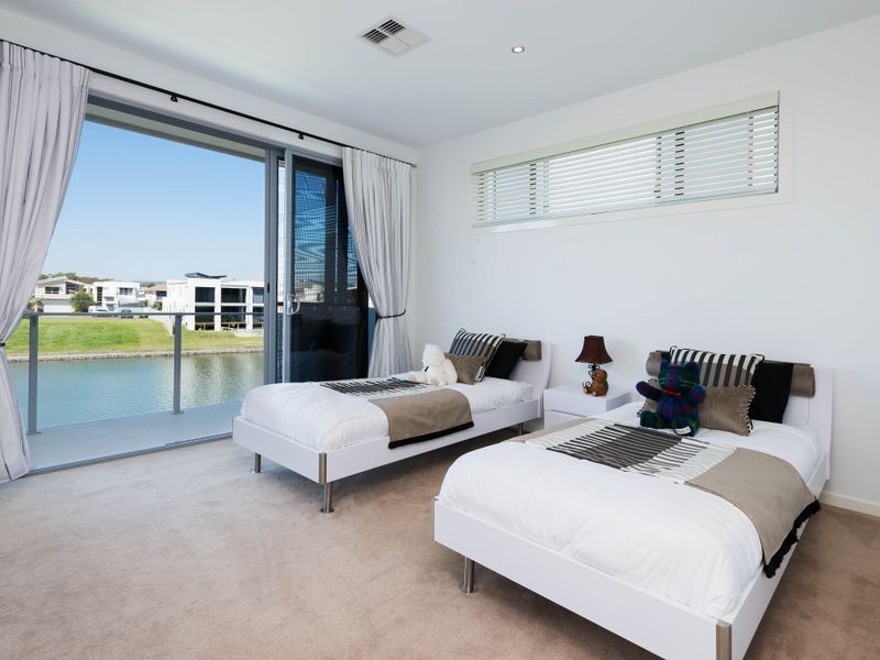 62 Riverlinks Boulevard, Helensvale QLD 4212