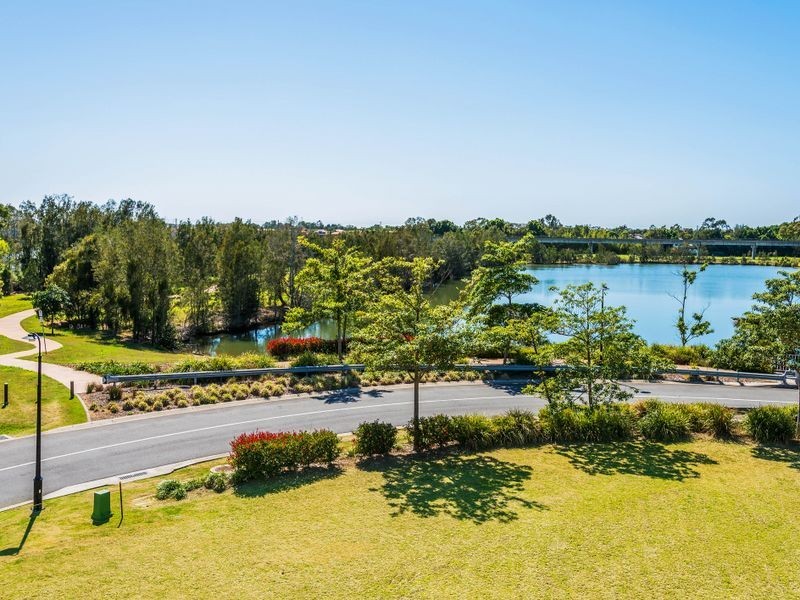 62 Riverlinks Boulevard, Helensvale QLD 4212