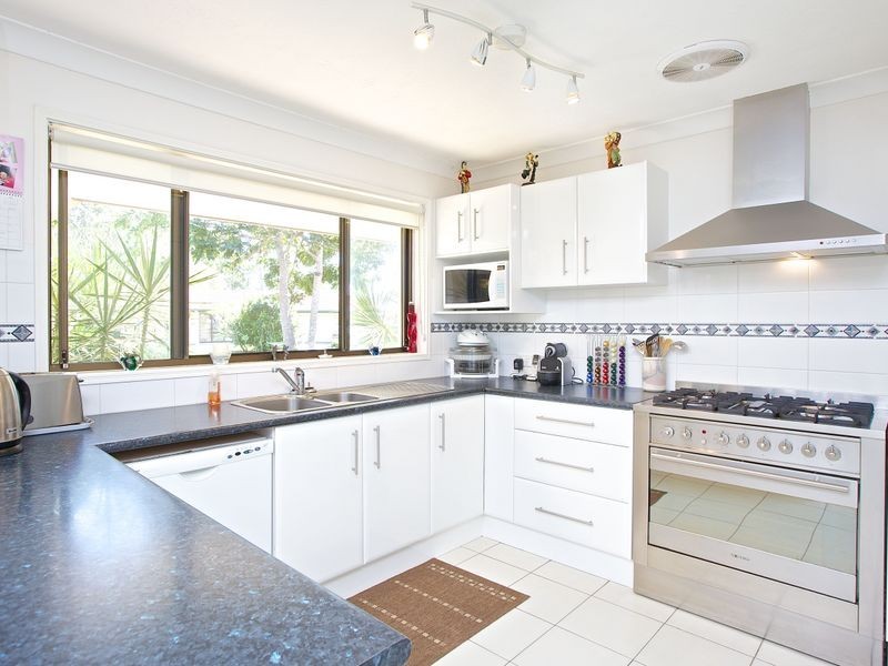 28 Sundown Drive, Paradise Point QLD 4216