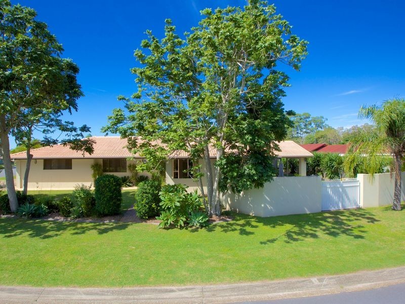 28 Sundown Drive, Paradise Point QLD 4216