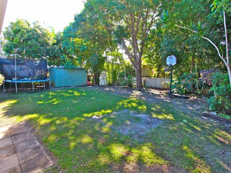 17 Shoveller Avenue, Paradise Point QLD 4216