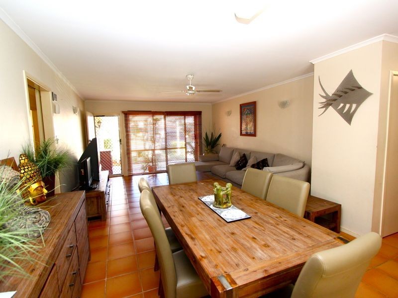 17 Shoveller Avenue, Paradise Point QLD 4216