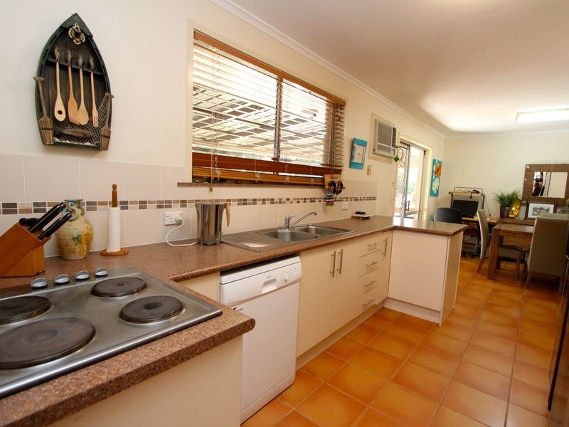 17 Shoveller Avenue, Paradise Point QLD 4216