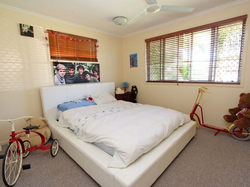 17 Shoveller Avenue, Paradise Point QLD 4216