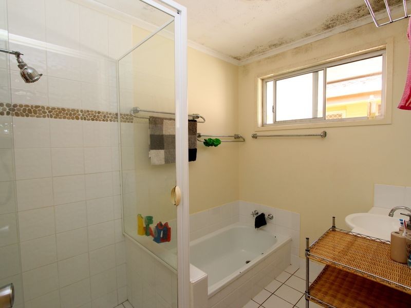 17 Shoveller Avenue, Paradise Point QLD 4216