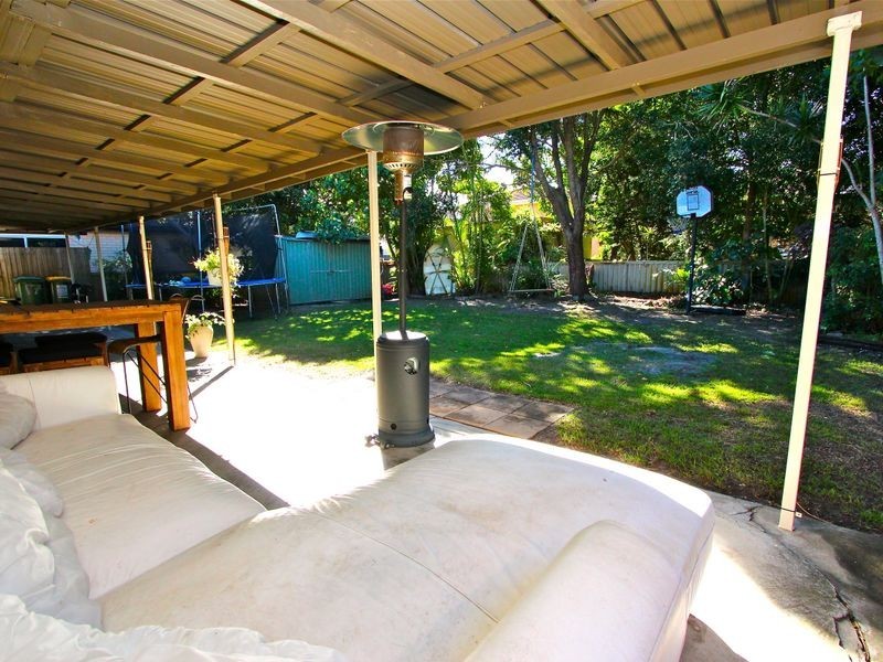 17 Shoveller Avenue, Paradise Point QLD 4216
