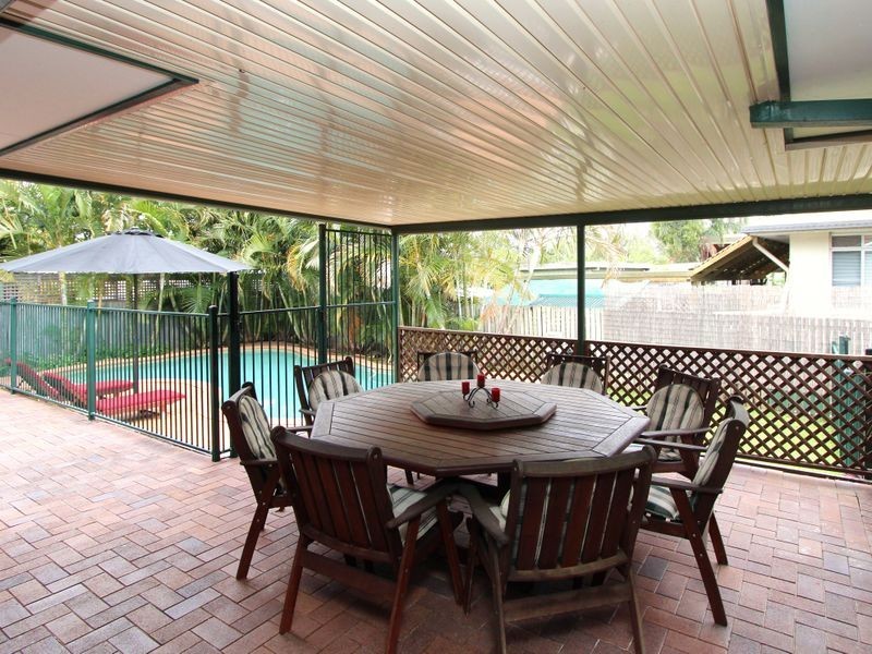 16 Coombe Avenue, Hope Island QLD 4212