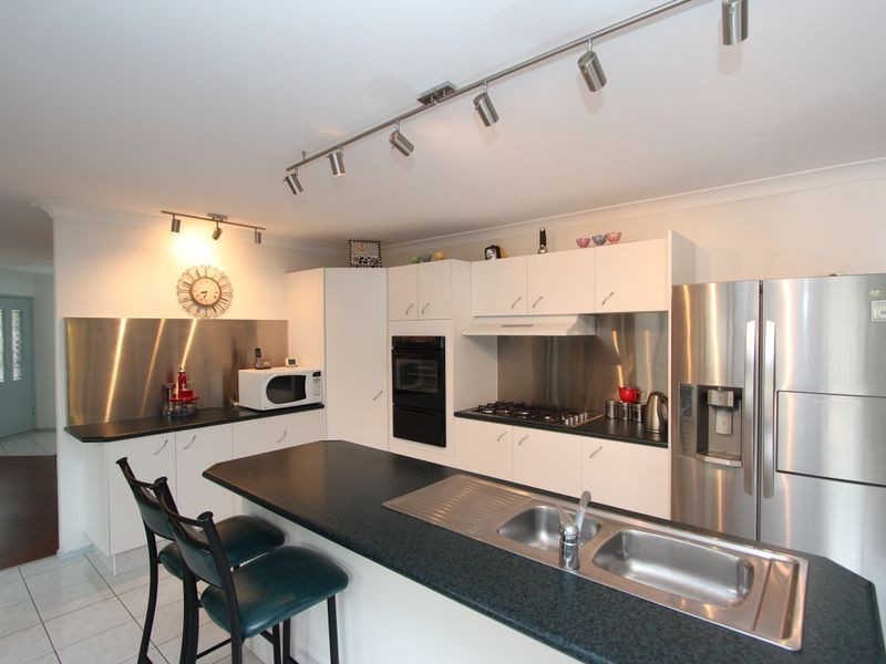 16 Coombe Avenue, Hope Island QLD 4212