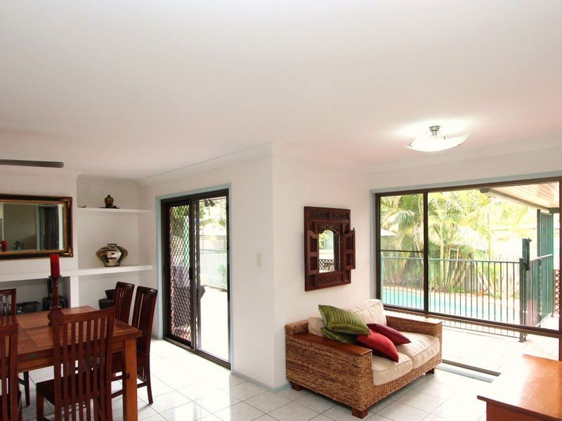 16 Coombe Avenue, Hope Island QLD 4212