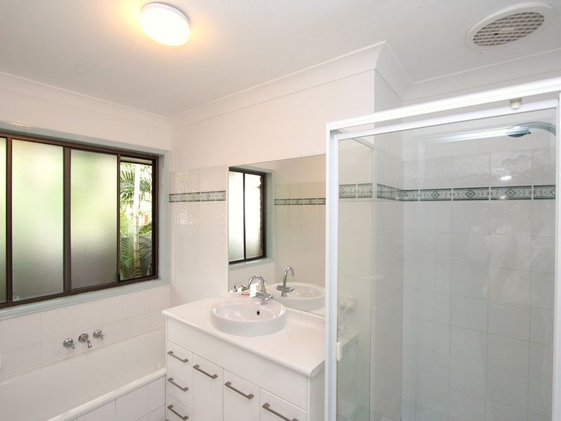 16 Coombe Avenue, Hope Island QLD 4212