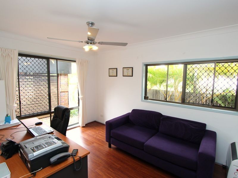 16 Coombe Avenue, Hope Island QLD 4212