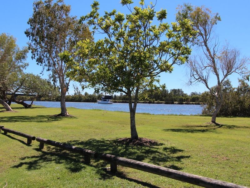 17 Coombe Avenue, Hope Island QLD 4212