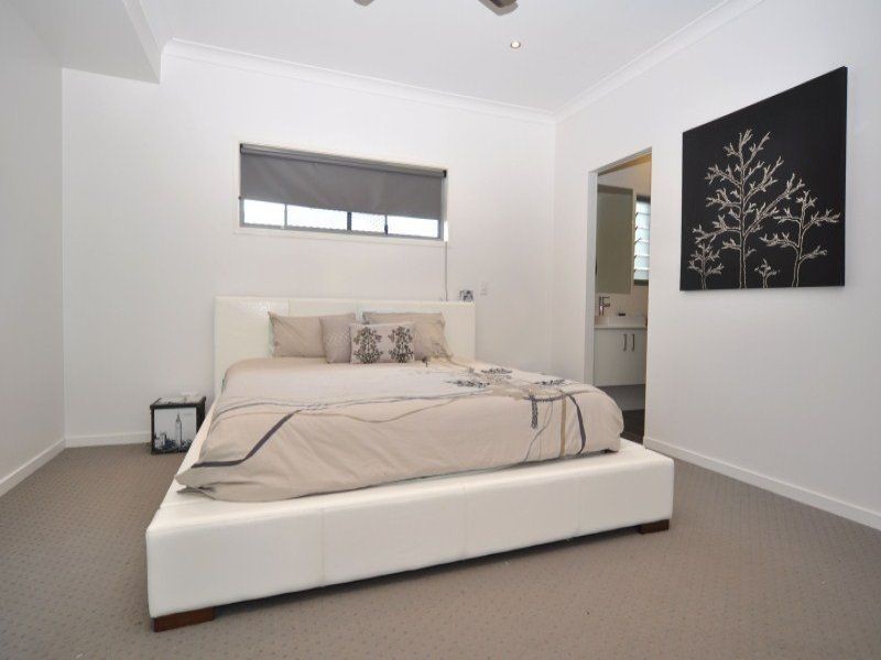 9 Rhodium Crescent, Hope Island QLD 4212