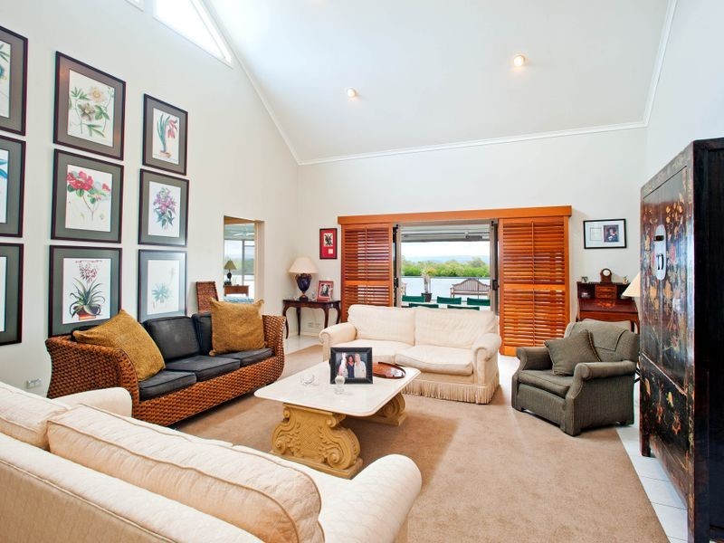 46 Tradewinds Av, Paradise Point QLD 4216