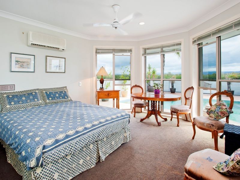 46 Tradewinds Av, Paradise Point QLD 4216