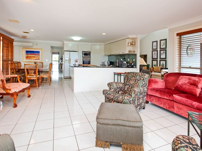 46 Tradewinds Av, Paradise Point QLD 4216