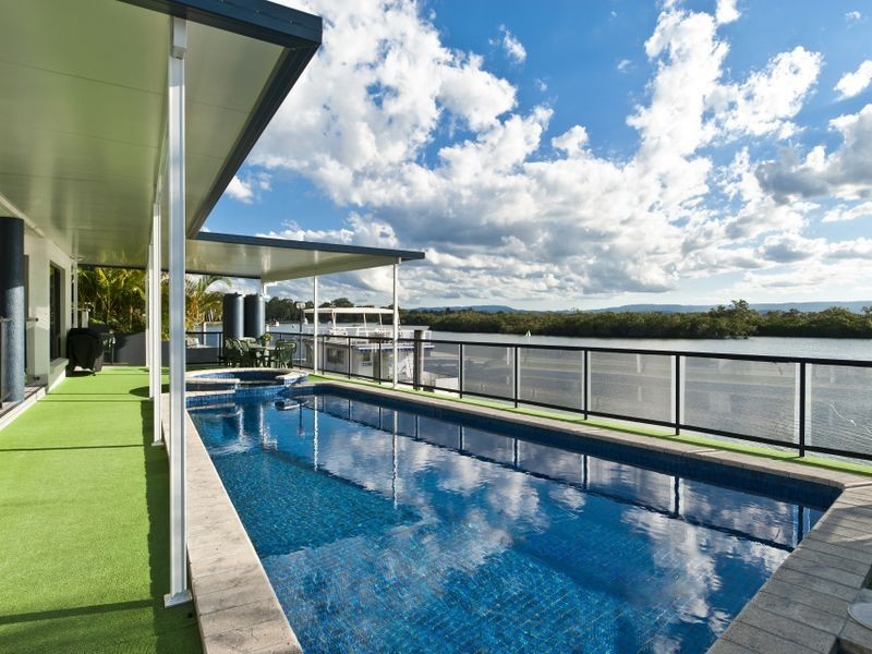 44 Tradewinds Avenue, Paradise Point QLD 4216