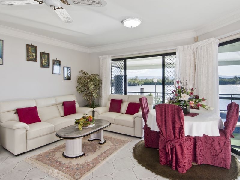 44 Tradewinds Avenue, Paradise Point QLD 4216