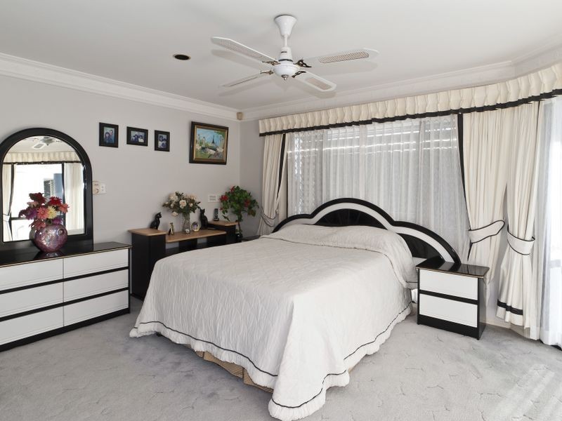 44 Tradewinds Avenue, Paradise Point QLD 4216