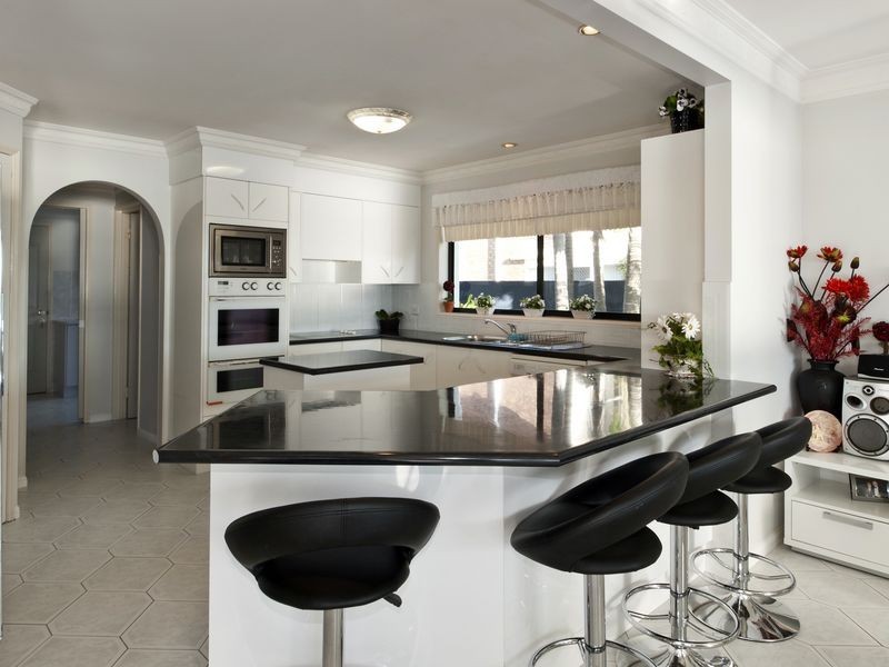 44 Tradewinds Avenue, Paradise Point QLD 4216