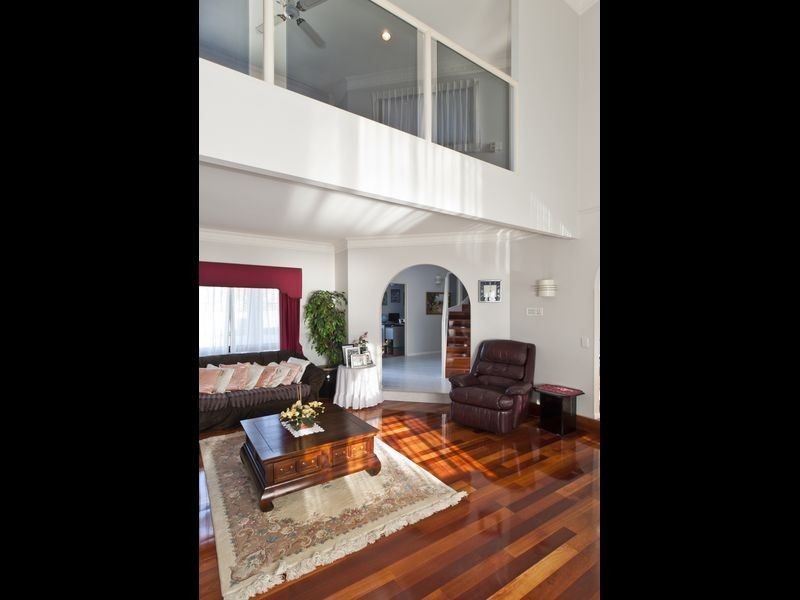 44 Tradewinds Avenue, Paradise Point QLD 4216