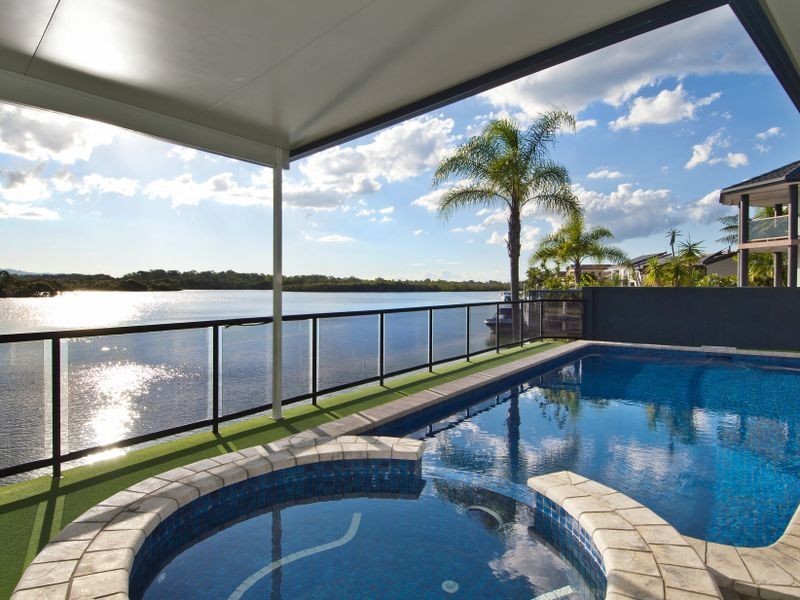 44 Tradewinds Avenue, Paradise Point QLD 4216