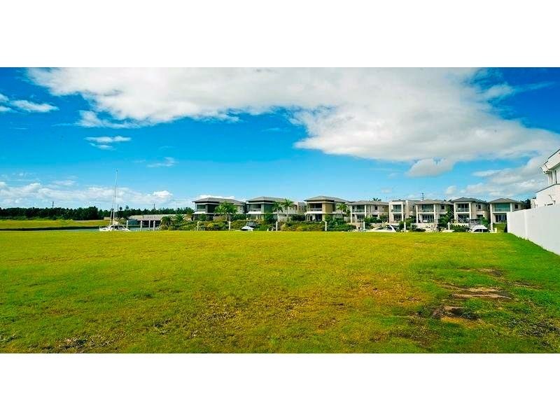 2216 Taromeo Court, Hope Island QLD 4212