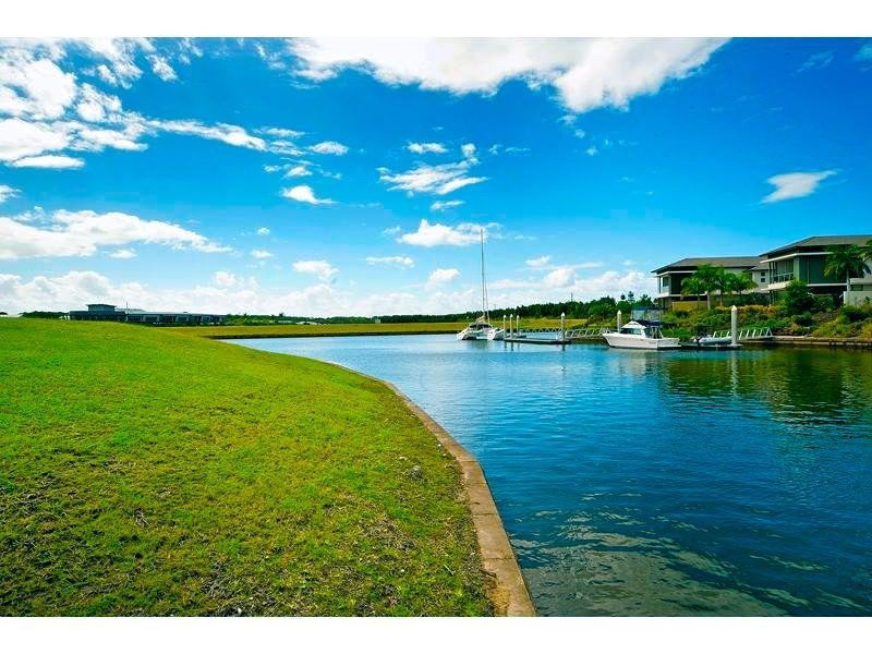 2216 Taromeo Court, Hope Island QLD 4212