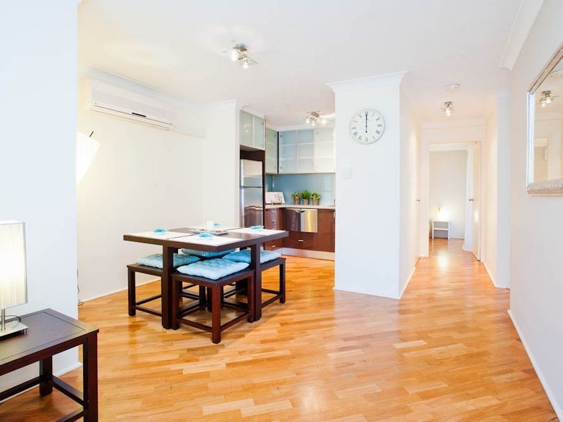1/4 Milton Avenue, Paradise Point QLD 4216