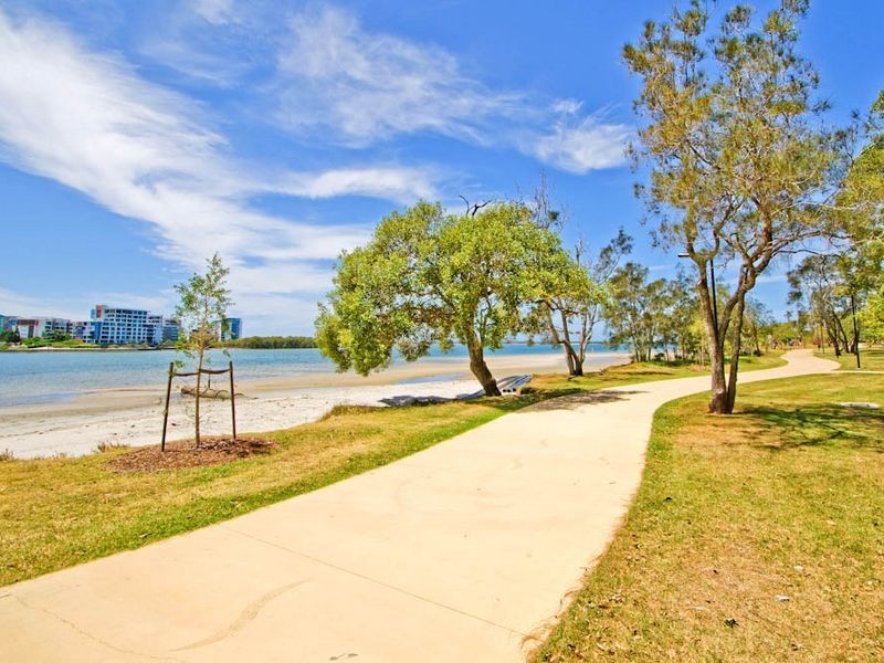 1/4 Milton Avenue, Paradise Point QLD 4216