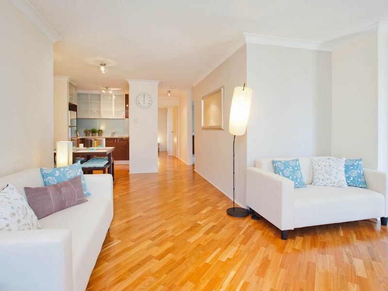 1/4 Milton Avenue, Paradise Point QLD 4216