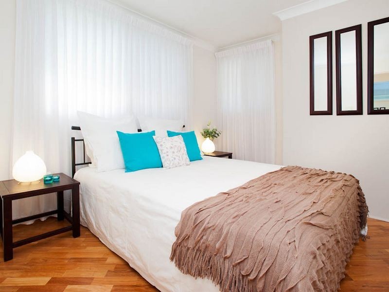 1/4 Milton Avenue, Paradise Point QLD 4216