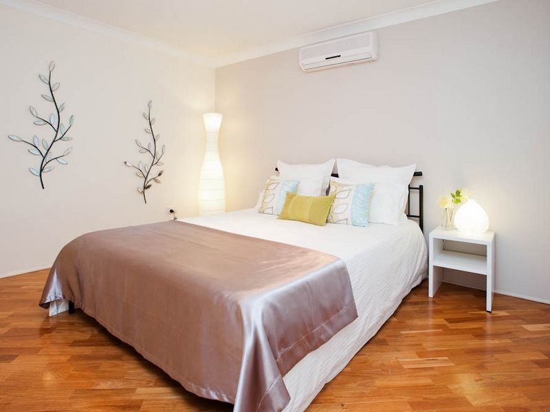1/4 Milton Avenue, Paradise Point QLD 4216