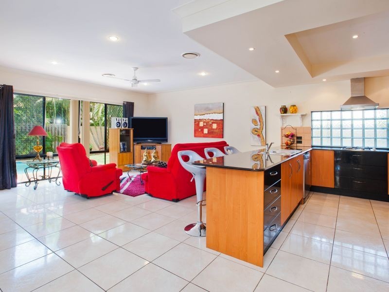 6 Joel Court, Helensvale QLD 4212