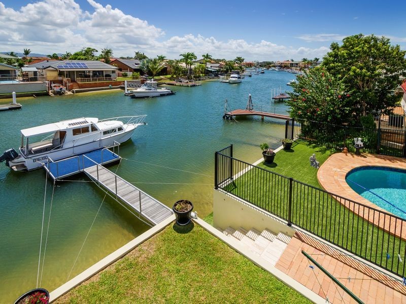 12 Seaspray Street, Paradise Point QLD 4216