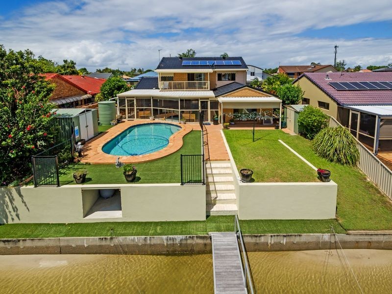 12 Seaspray Street, Paradise Point QLD 4216