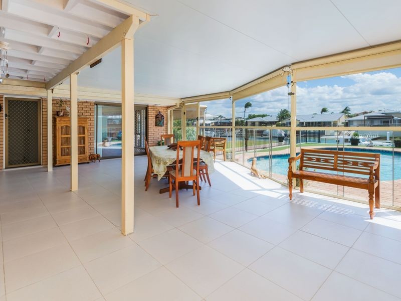 12 Seaspray Street, Paradise Point QLD 4216