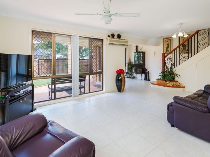 12 Seaspray Street, Paradise Point QLD 4216