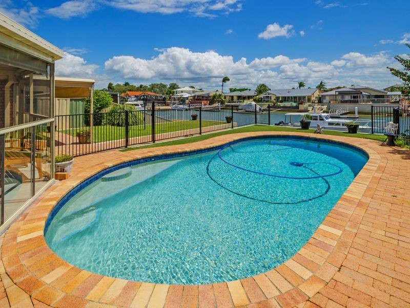 12 Seaspray Street, Paradise Point QLD 4216